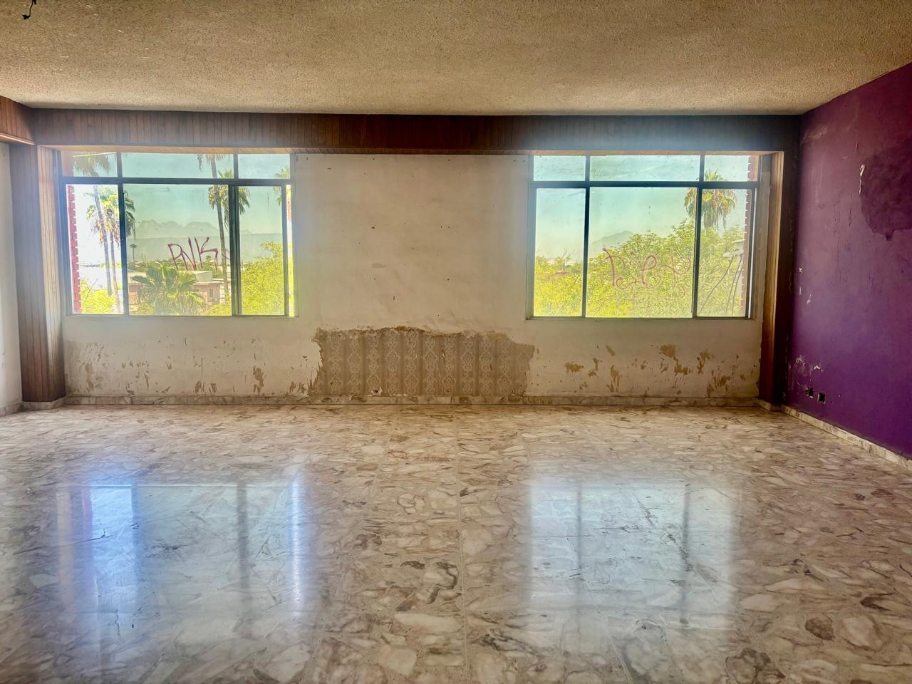 Edificio 4 pisos + bodega · Sta. Rosa Apodaca